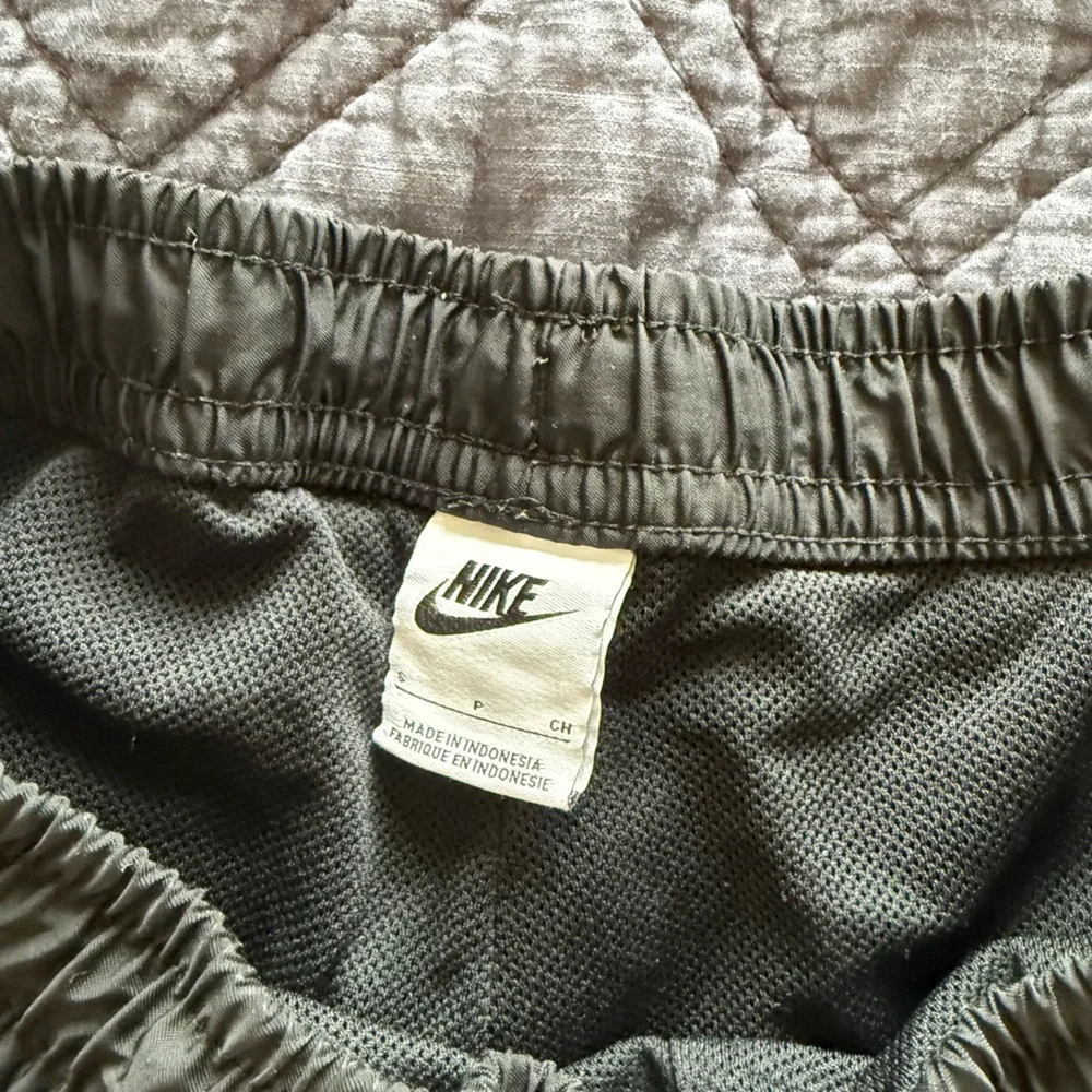 Nike Men’s Standard Fit Shorts – Black - Picture 2 of 3